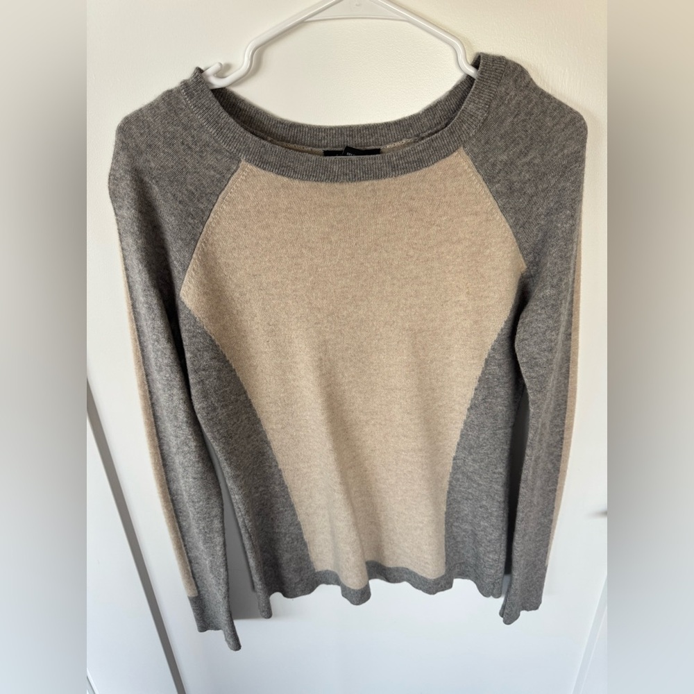 Sofia Cashmere Gray and Cream Crew Neck Sweater